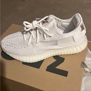 Yeezy Boost 350 V2 in Bone
